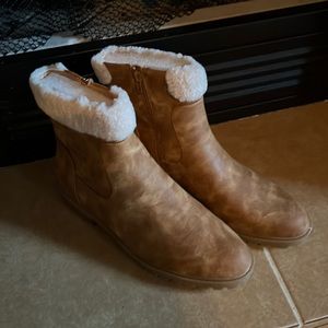 Size 9.5, Women’s shoes